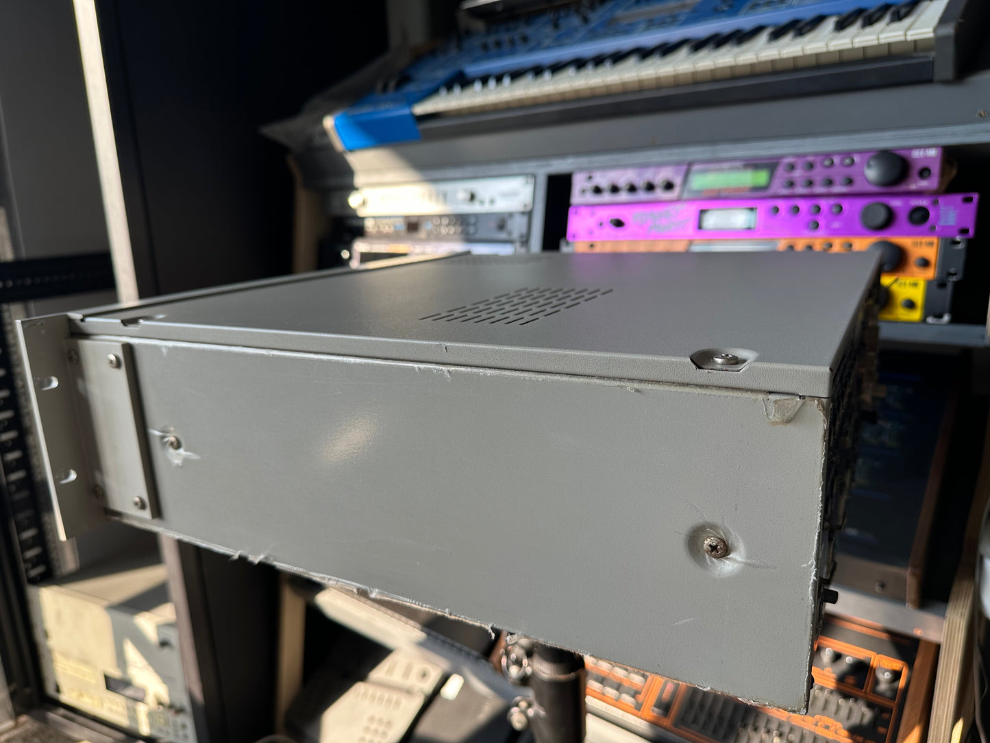 Akai S3200 side
