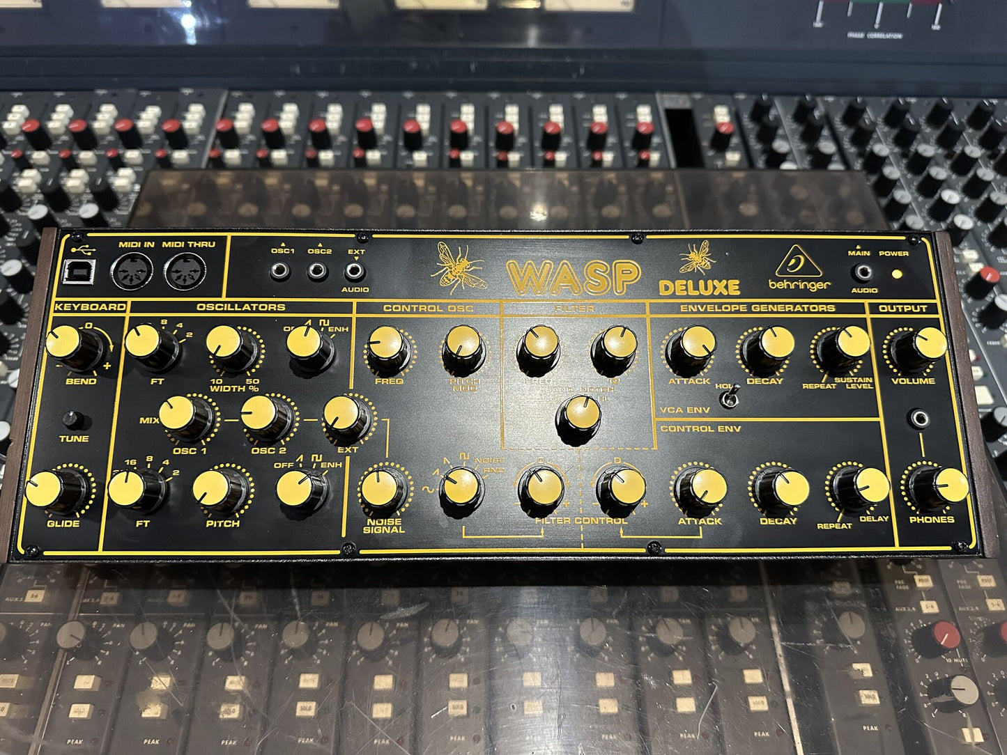 Behringer WASP Deluxe analog synthesizer