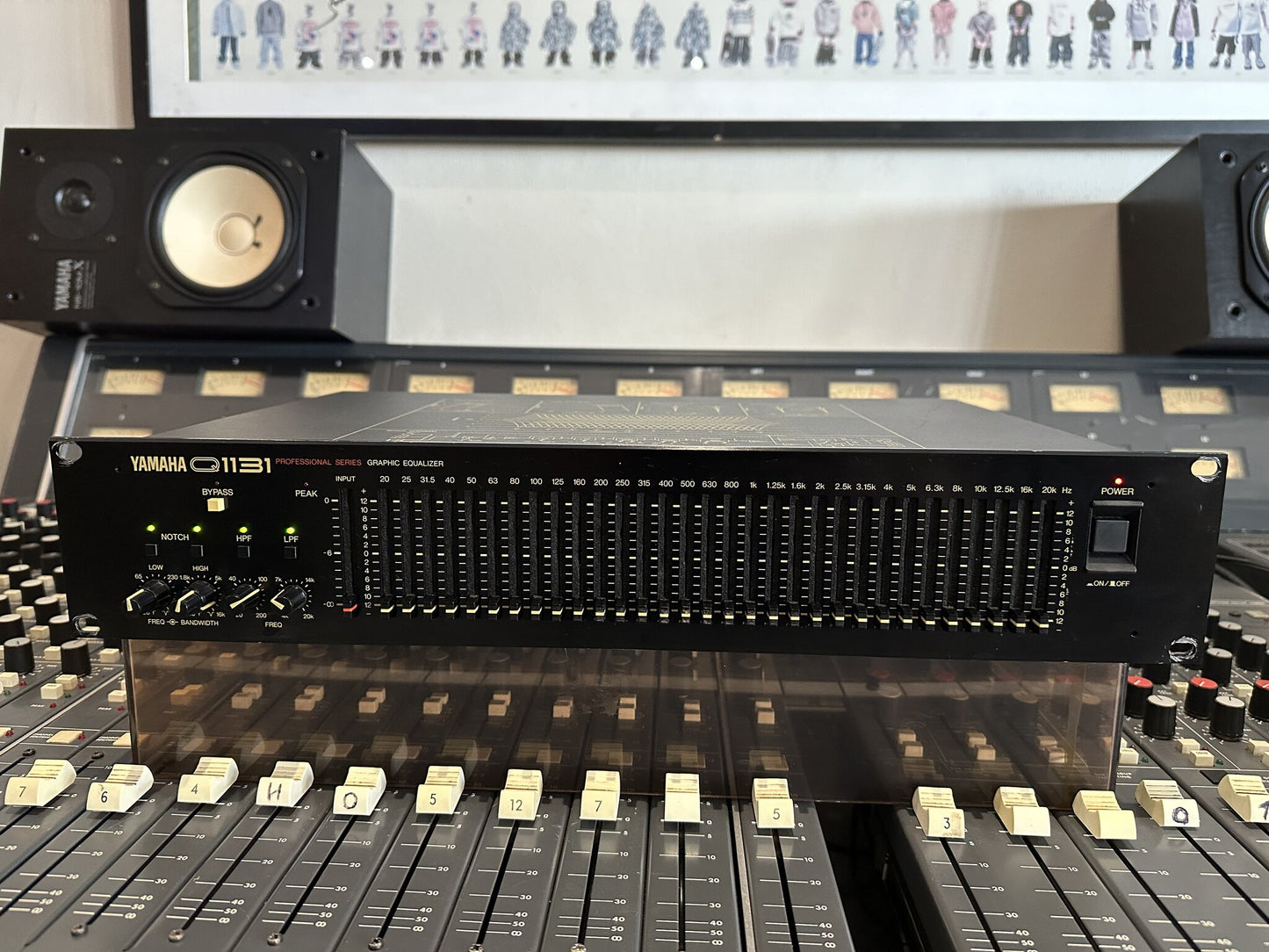 Yamaha Q1131 graphic equalizer