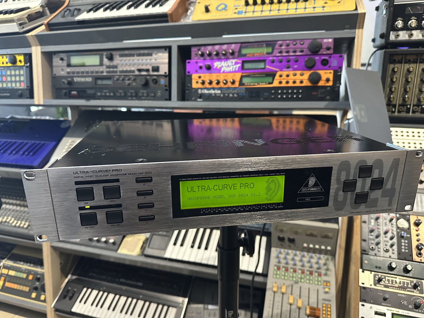 Behringer Ultra-Curve Pro display