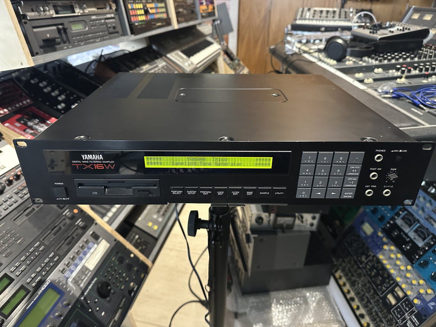 Yamaha TX16W digital wave filtering sampler