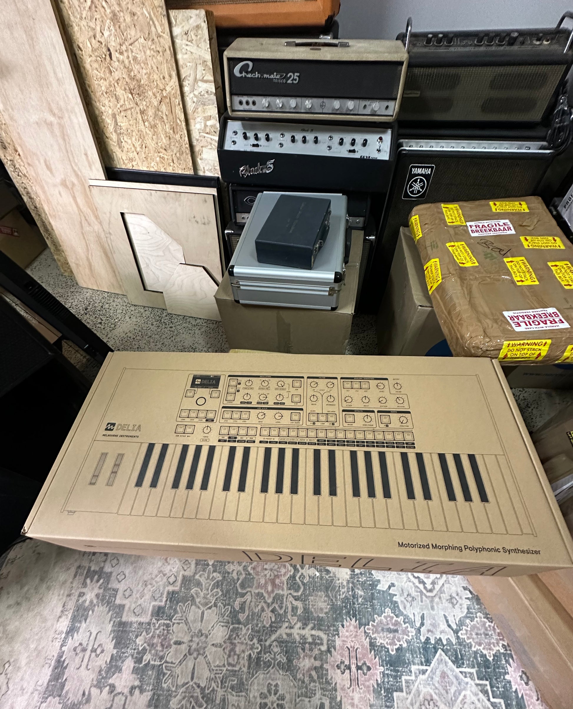 Melbourne Instruments Delia motorized hybrid polysynth