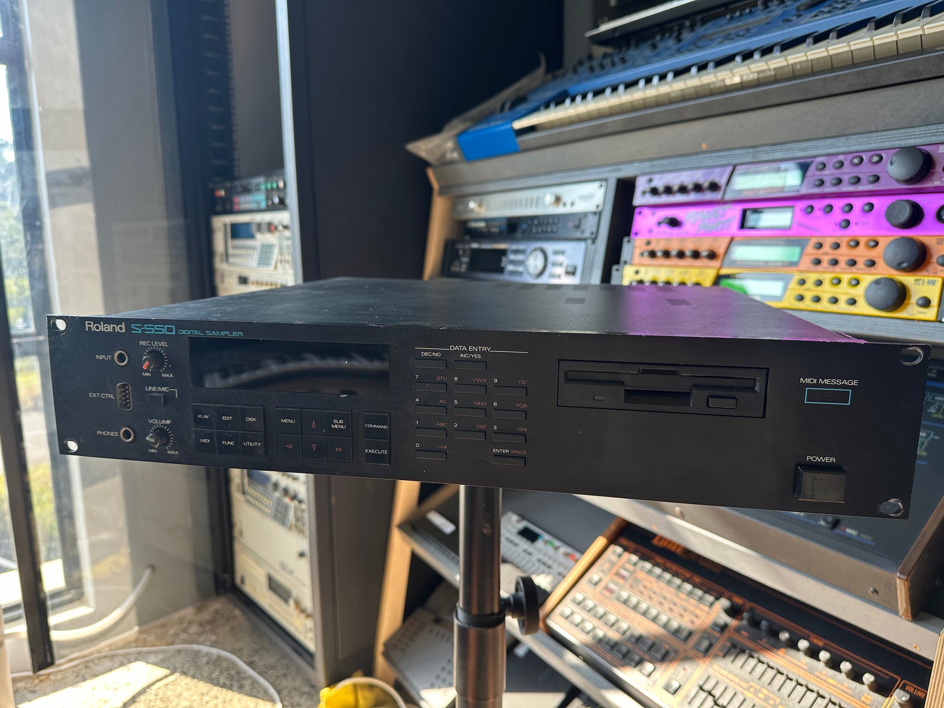 Roland S-550