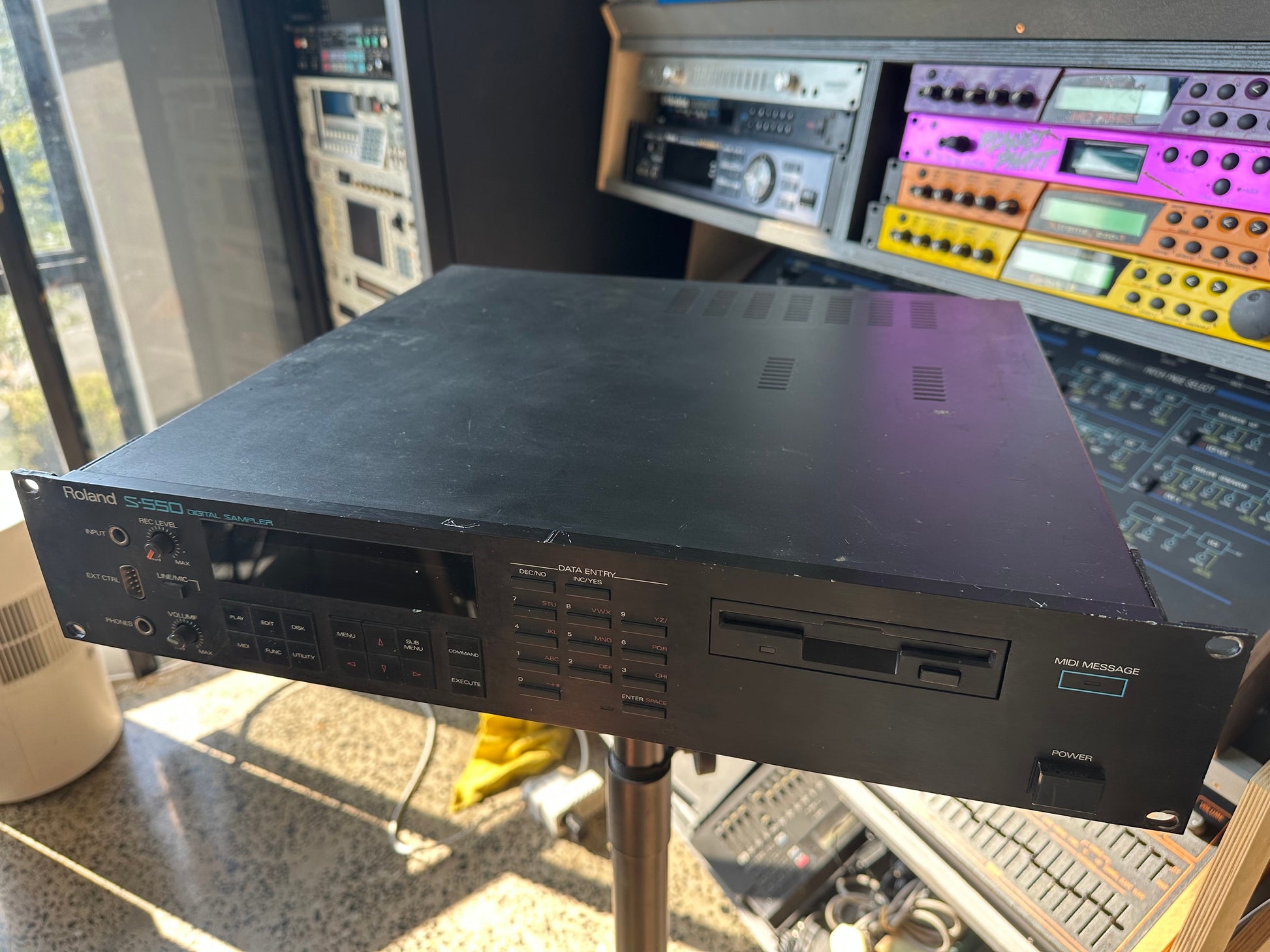 Roland S-550