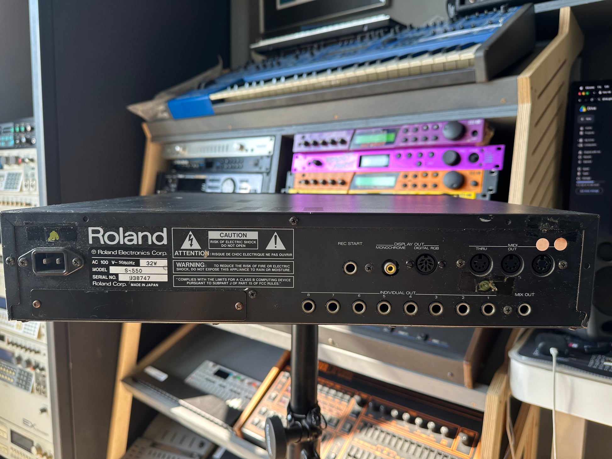 Roland S-550