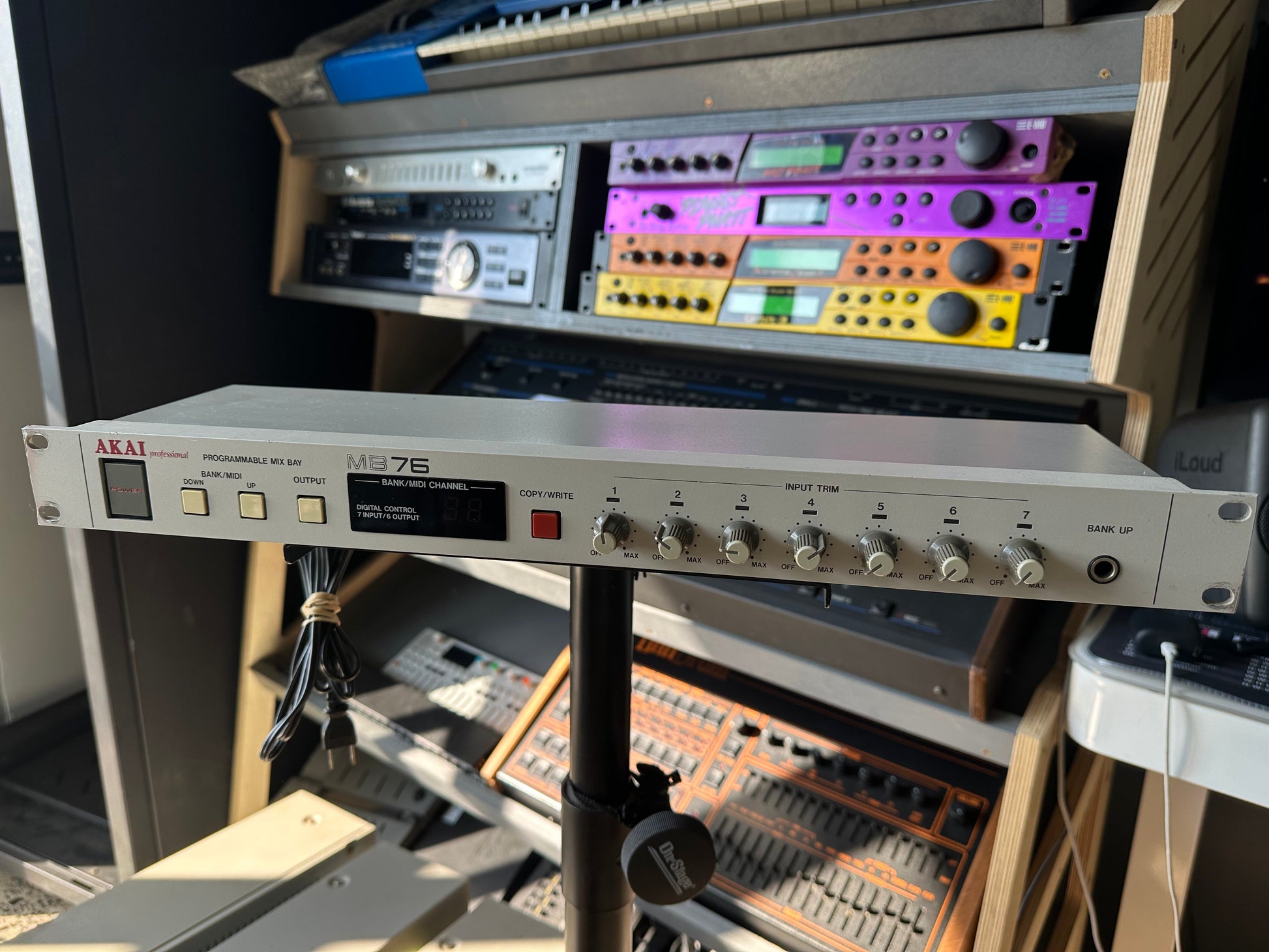 Akai MB76