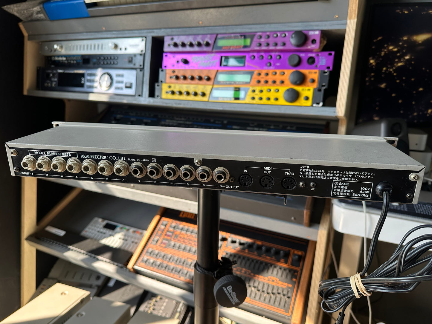 Akai MB76
