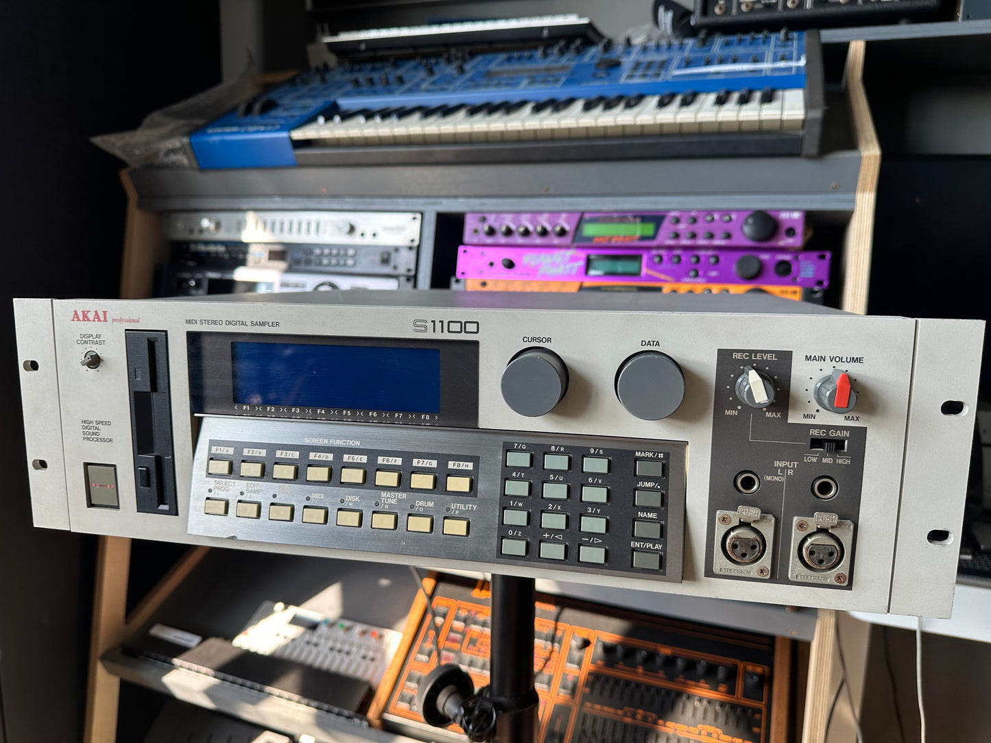 Akai S1100