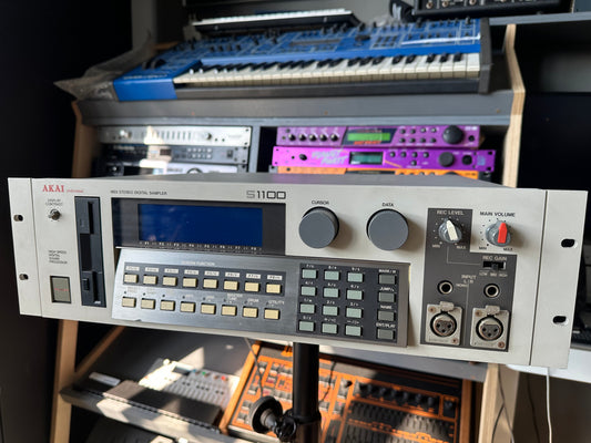 Akai S1100