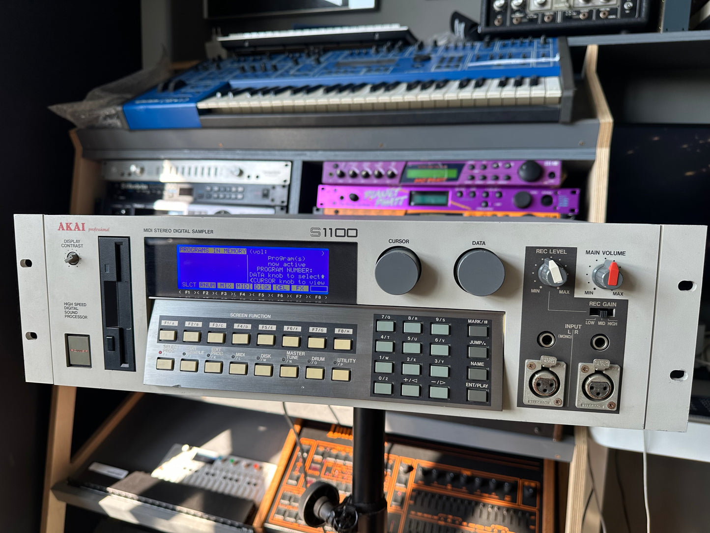 Akai S1100