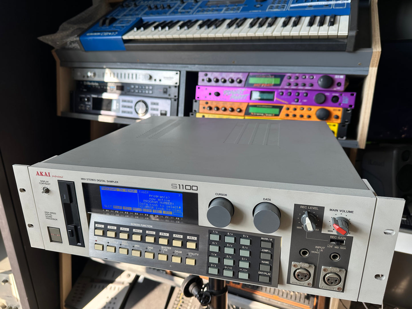 Akai S1100