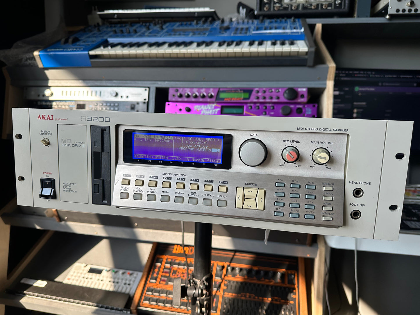 Akai S3200