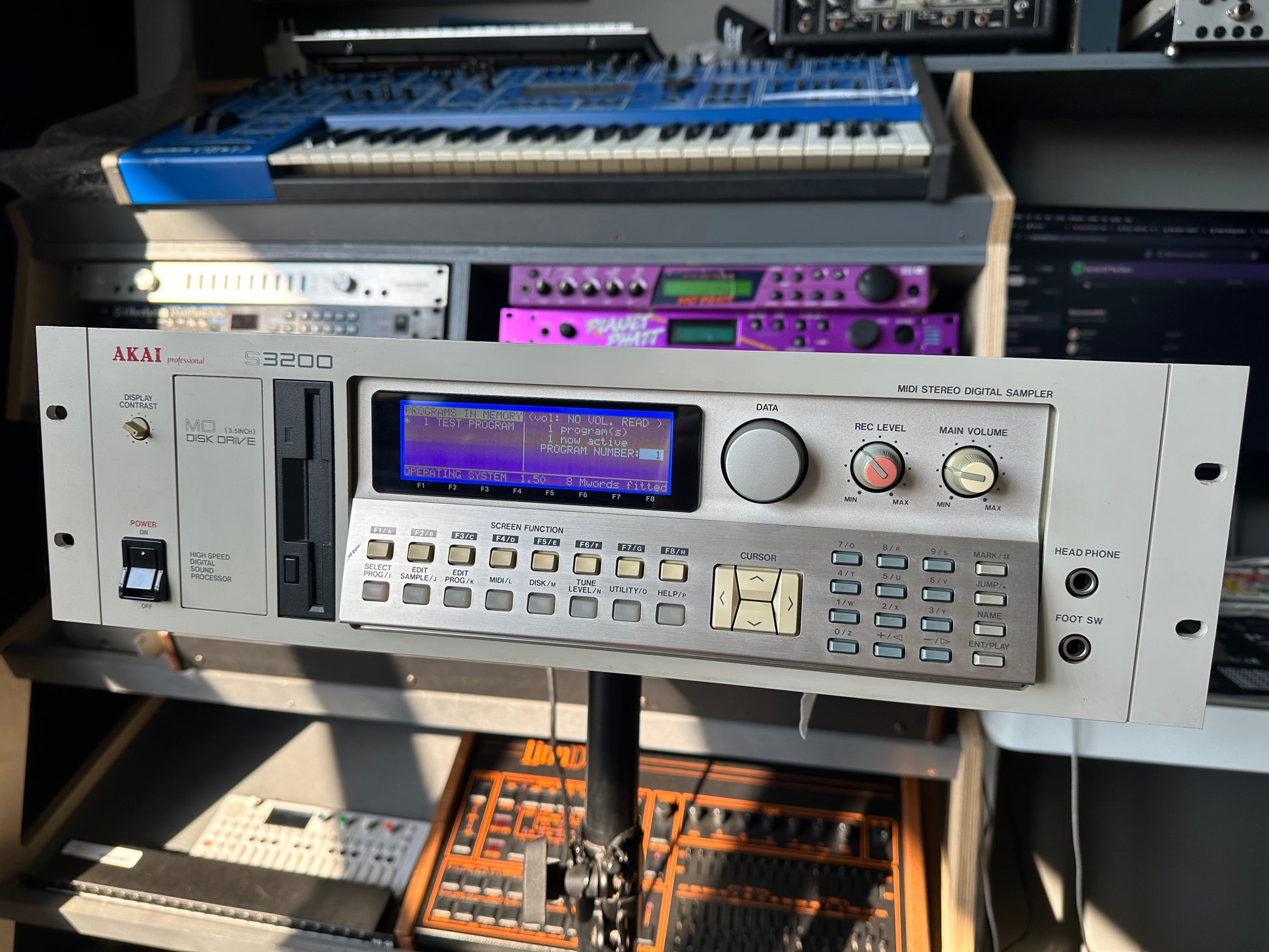Akai S3200