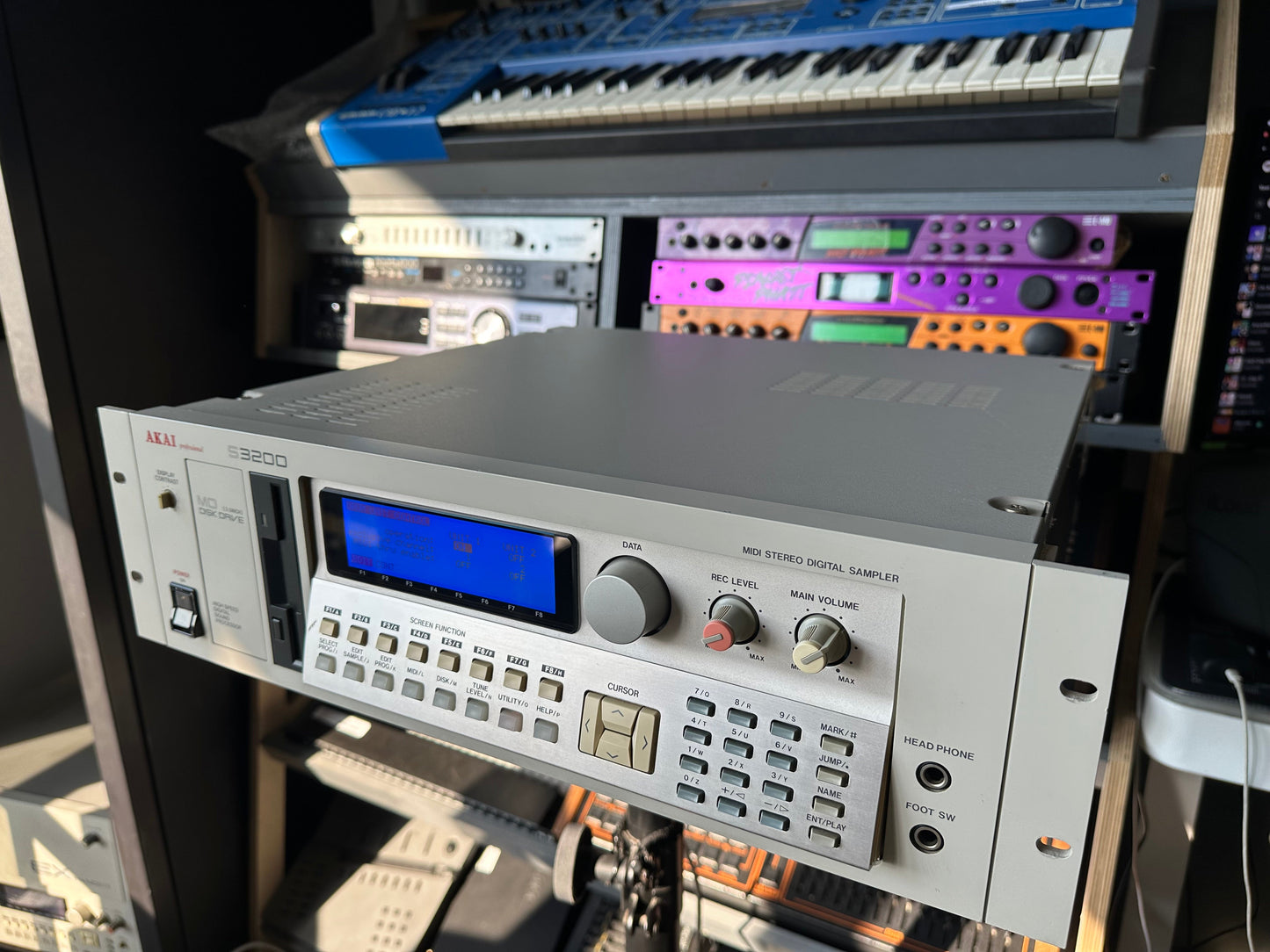 Akai S3200