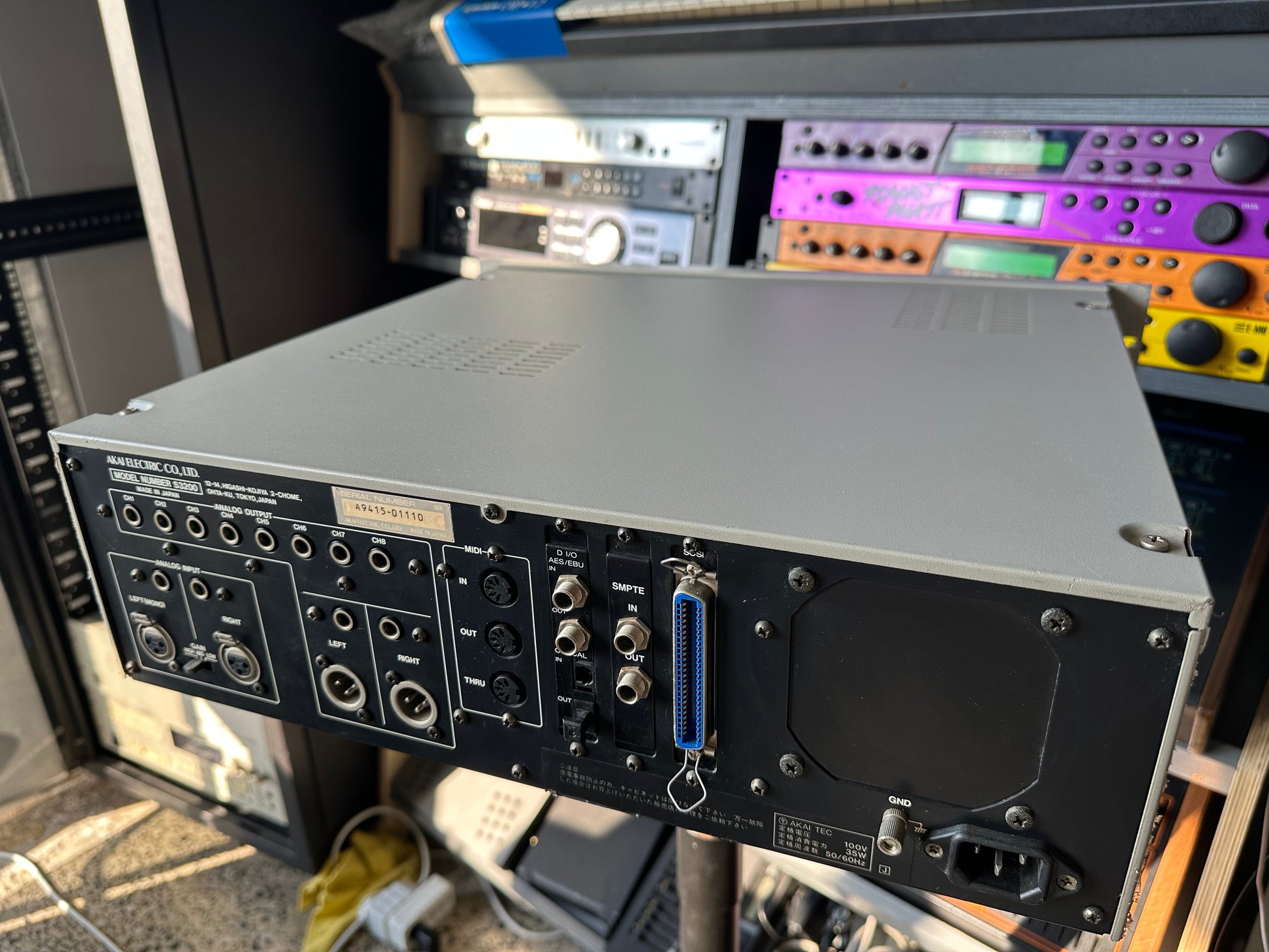 Akai S3200 rear