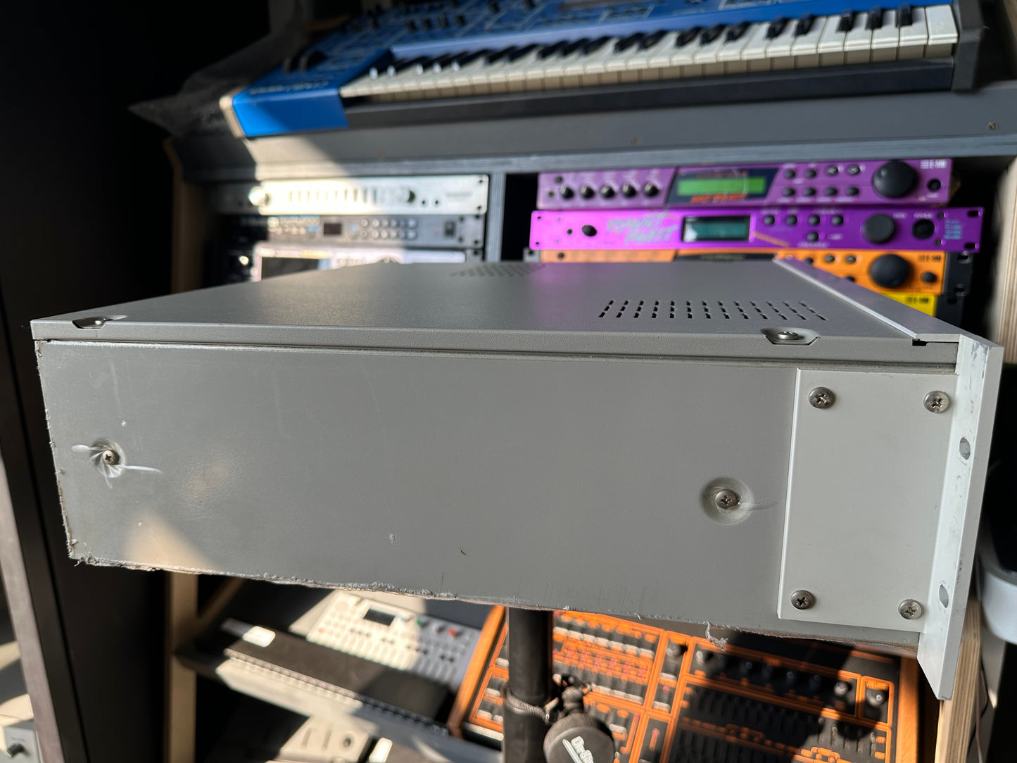 Akai S3200 side