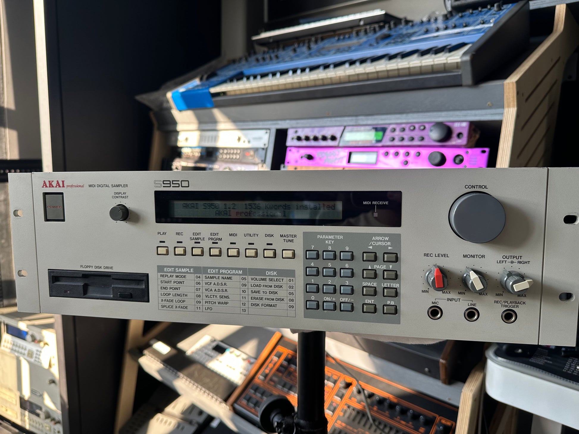 Akai S950