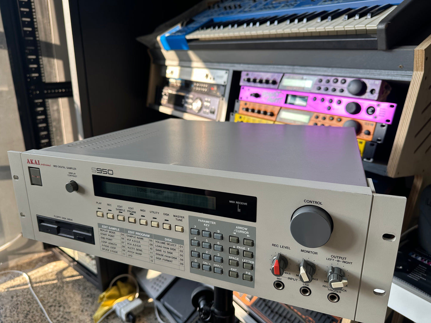 Akai S950