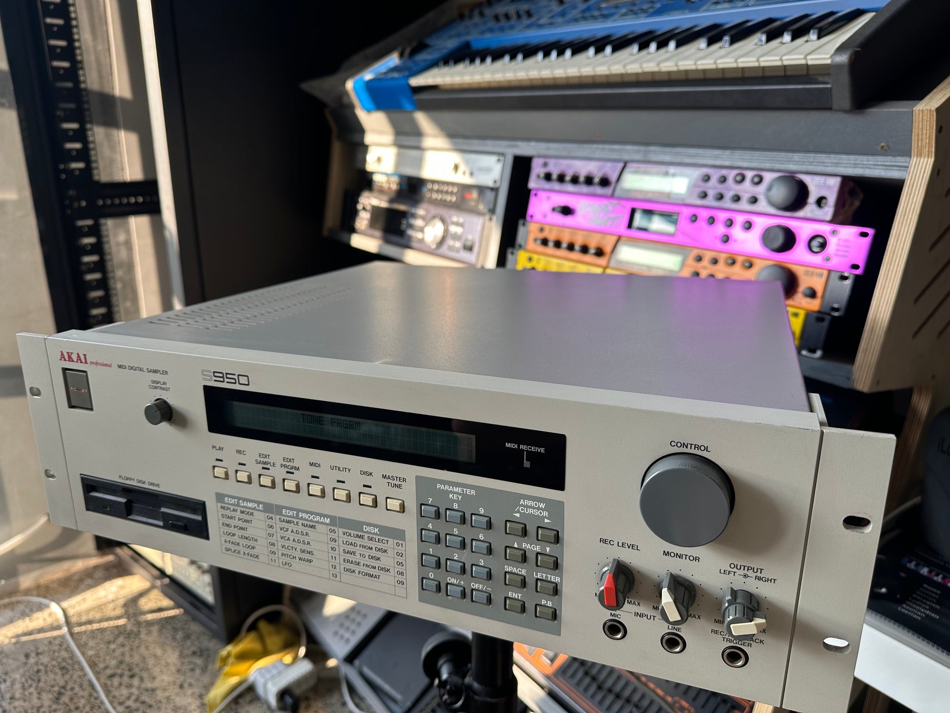 Akai S950