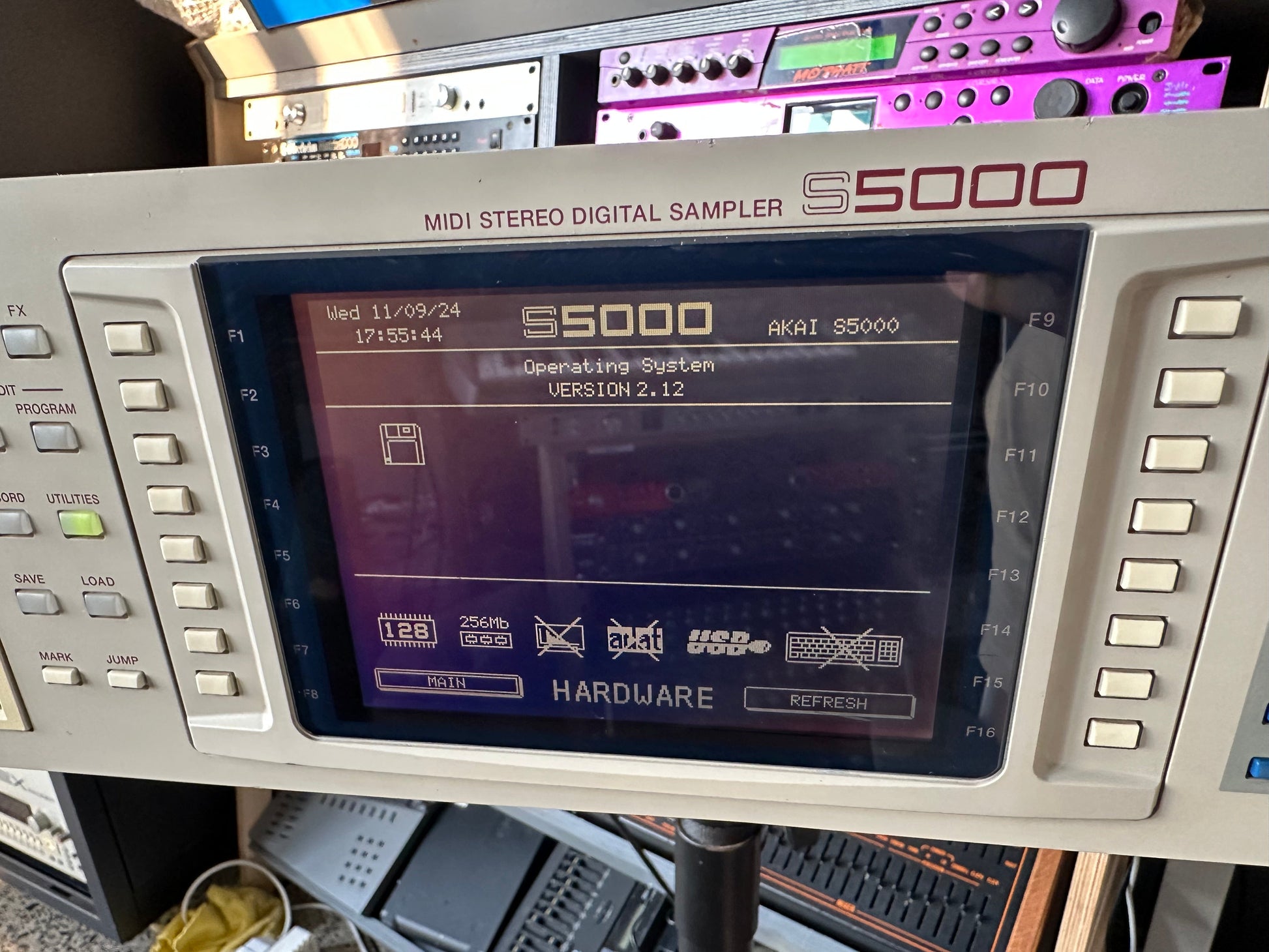 Akai S5000 hardware screen