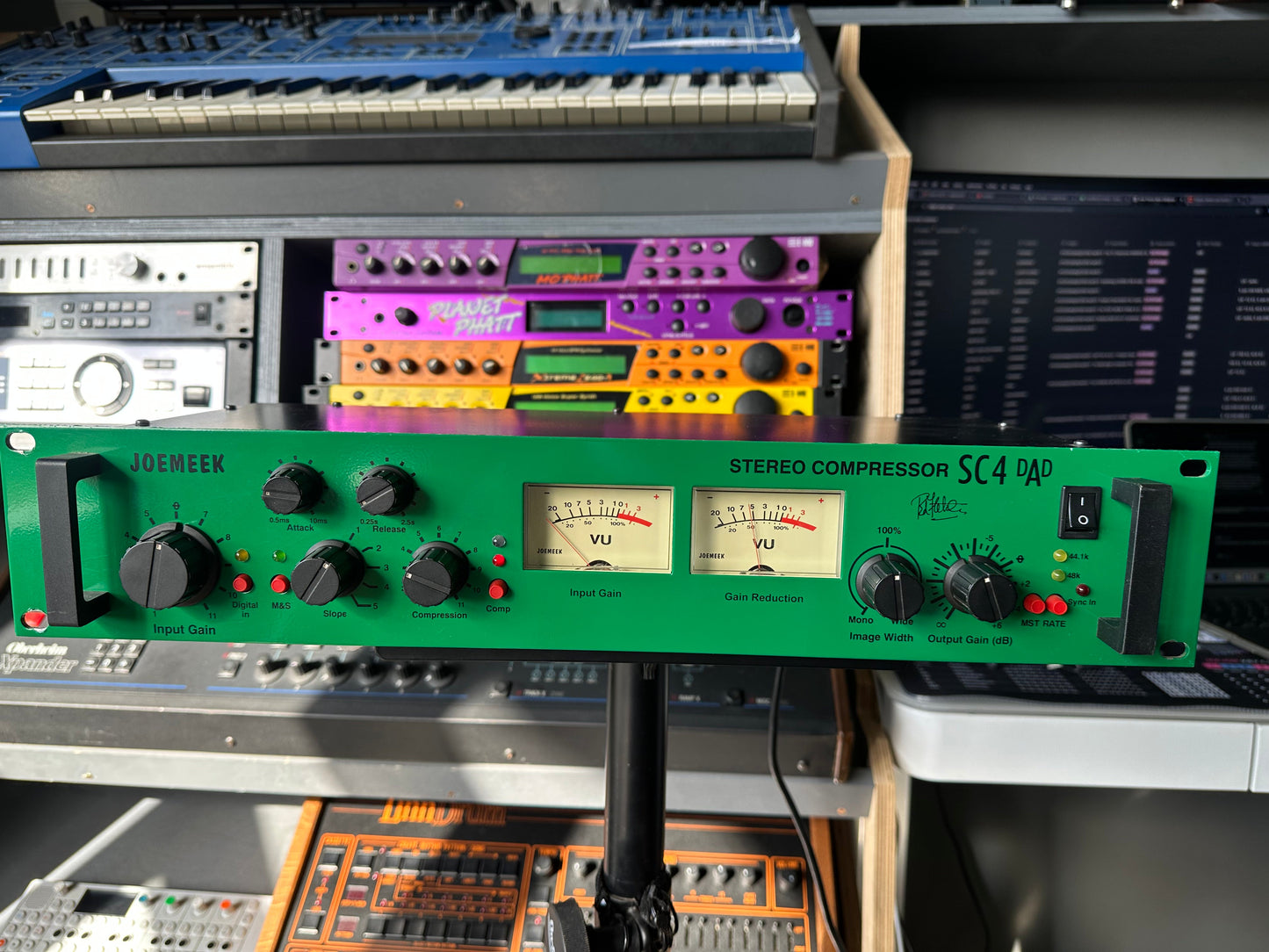 Joemeek SC4: Stereo Photo-Optical Compression With That Green British Glue