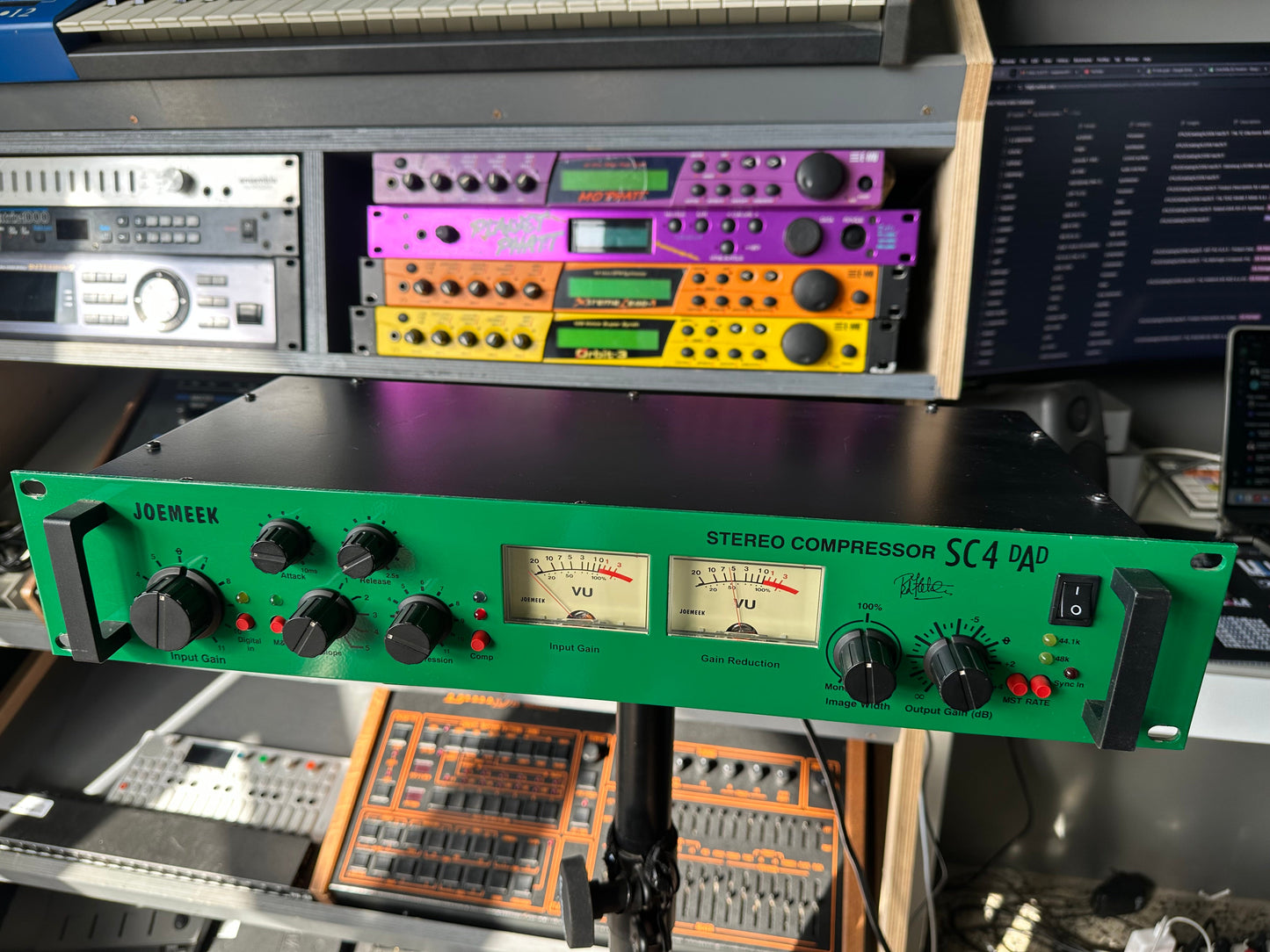 Joemeek SC4: Stereo Photo-Optical Compression With That Green British Glue