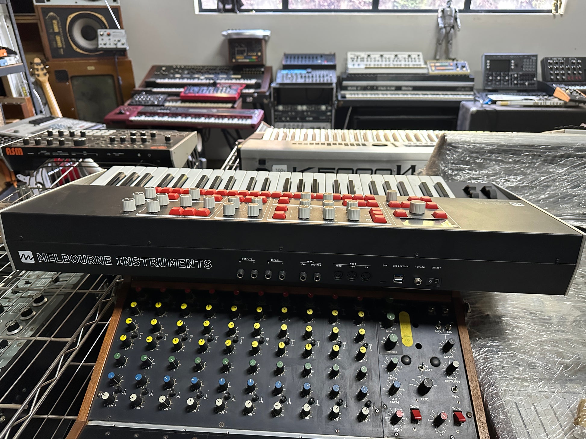 Melbourne Instruments Delia motorized hybrid polysynth