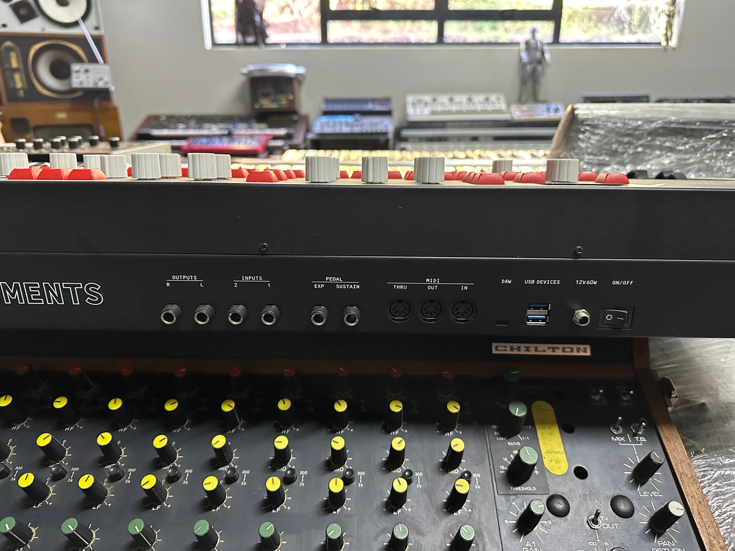Melbourne Instruments Delia motorized hybrid polysynth
