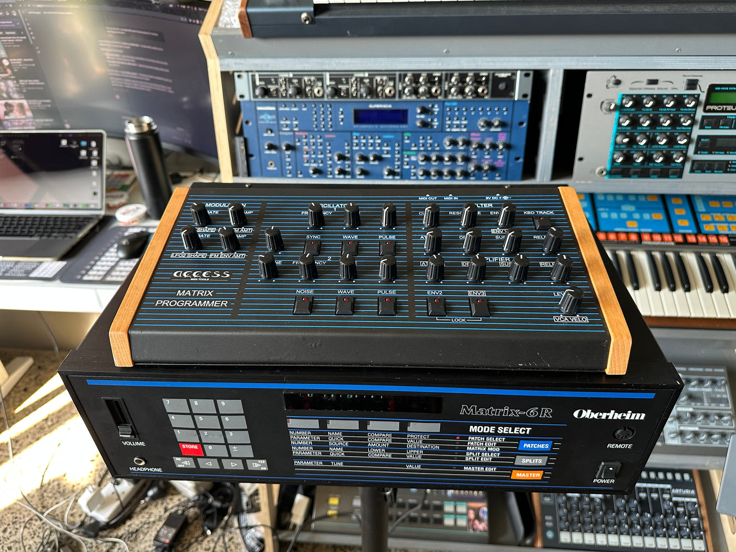 Oberheim Matrix-6R + Access Matrix Programmer: Rackmount Analog Polysynth With Hands-On Control
