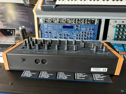 Oberheim Matrix-6R + Access Matrix Programmer: Rackmount Analog Polysynth With Hands-On Control