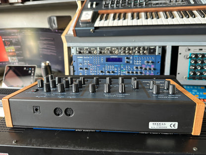 Oberheim Matrix-6R + Access Matrix Programmer: Rackmount Analog Polysynth With Hands-On Control