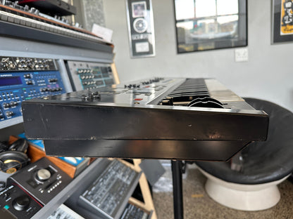 Akai AX60: The Six-Voice Analog Juno Rival With an Insane Resonant Filter