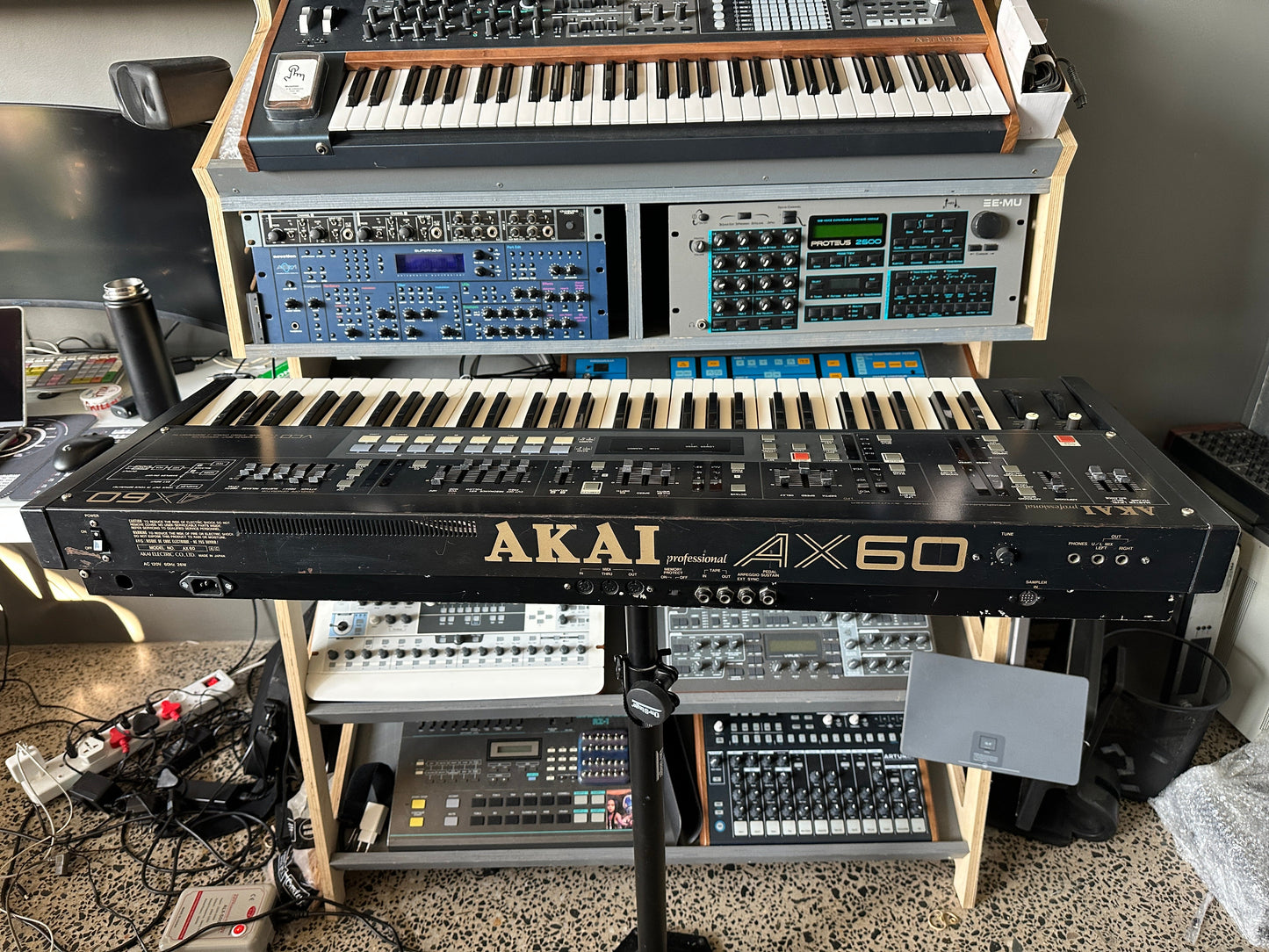 Akai AX60: The Six-Voice Analog Juno Rival With an Insane Resonant Filter