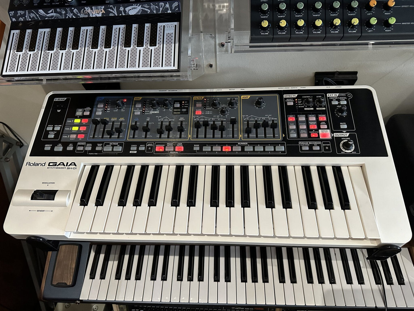 Roland GAIA SH-01 synthesizer