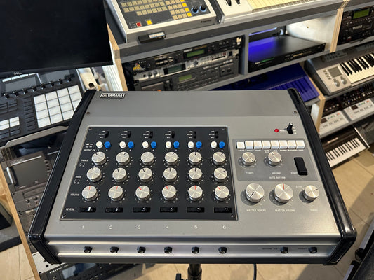 Yamaha EM-90A: Grandma’s organ ate a drum machine and got groovy
