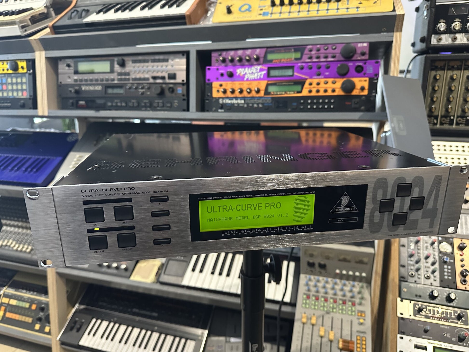 Behringer Ultra-Curve Pro display