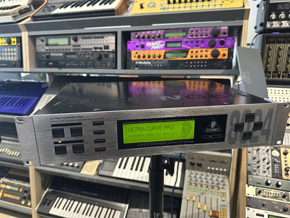Behringer Ultra-Curve Pro display