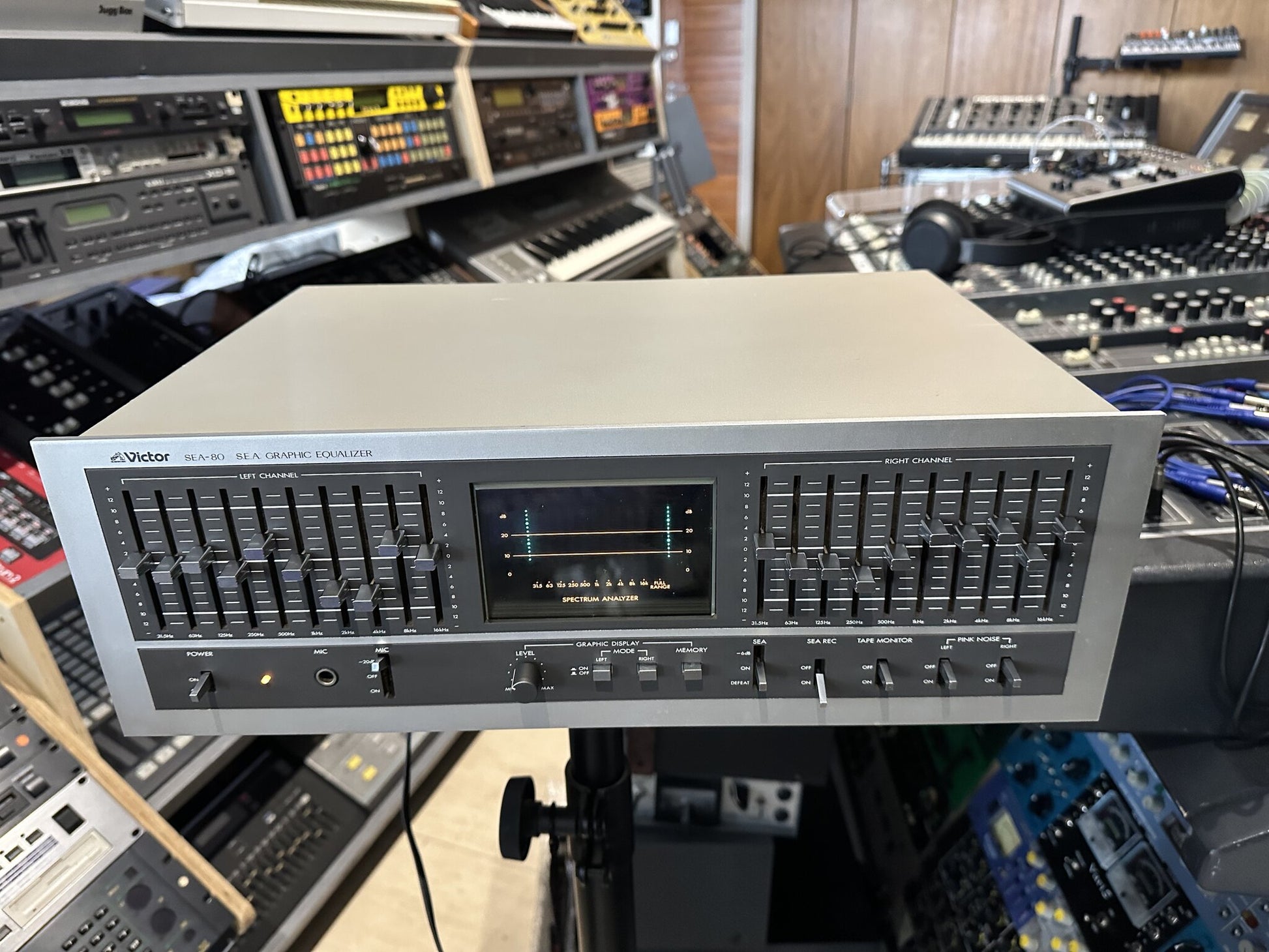 JVC Victor SEA-80 graphic equalizer with spectrum analyzer