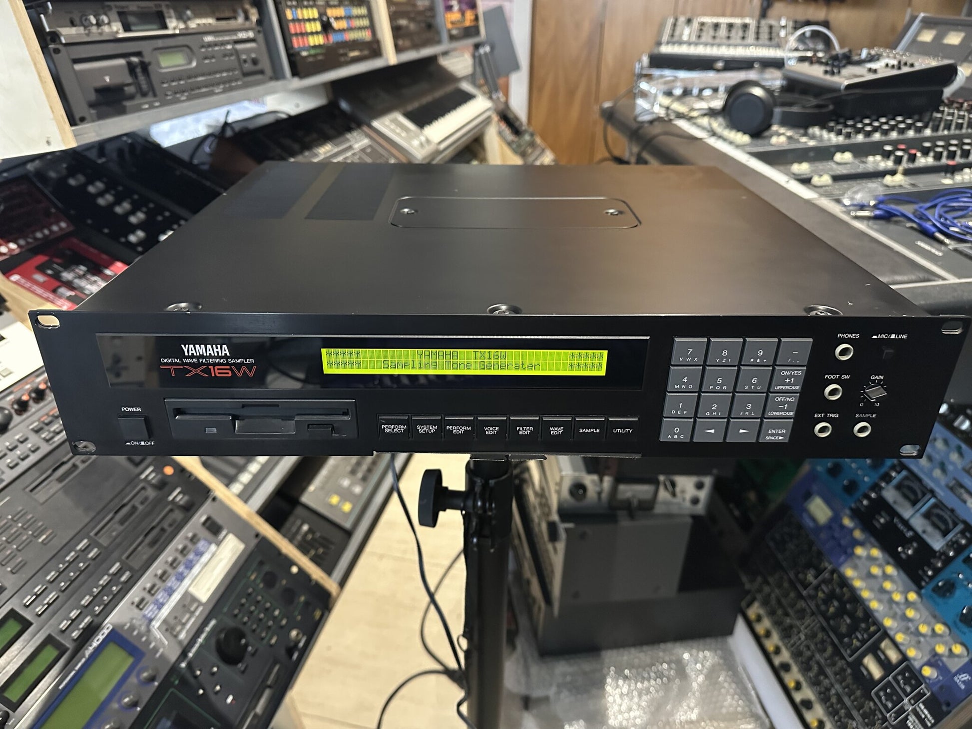 Yamaha TX16W digital wave filtering sampler