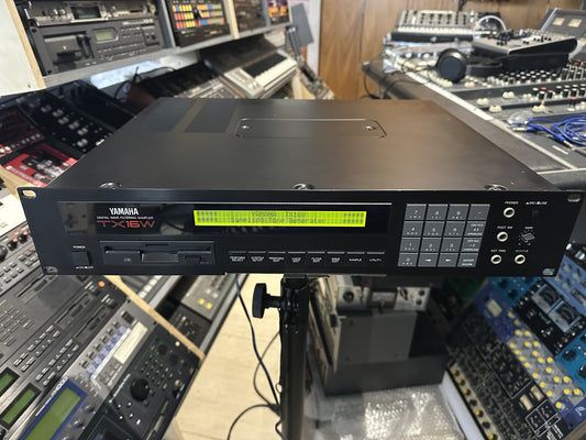 Yamaha TX16W digital wave filtering sampler