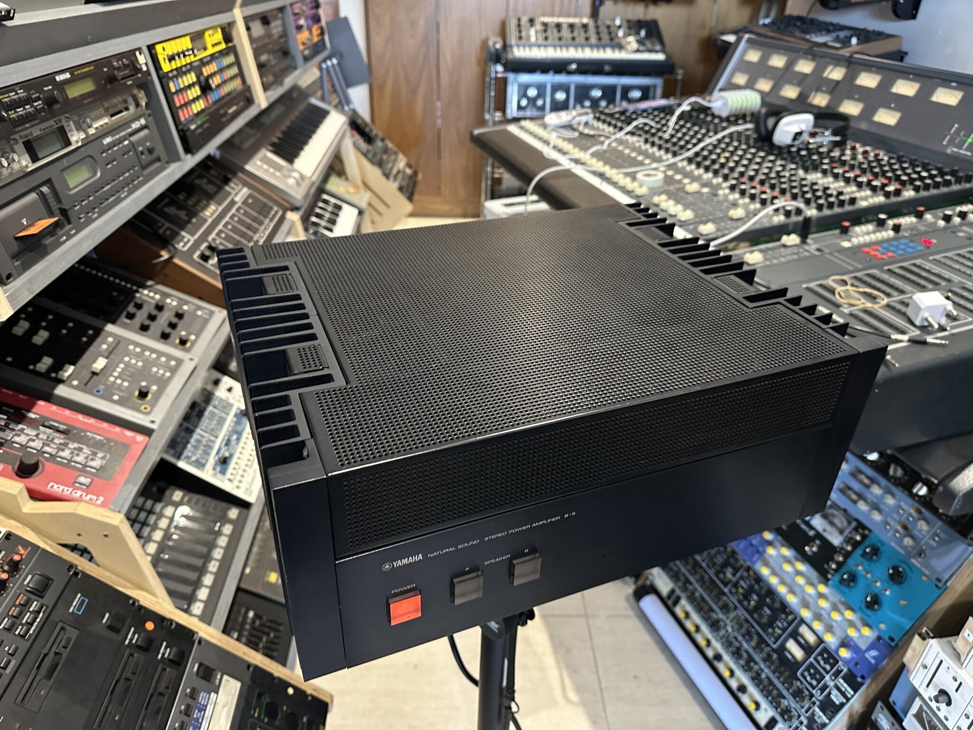 Yamaha stereo power amplifier
