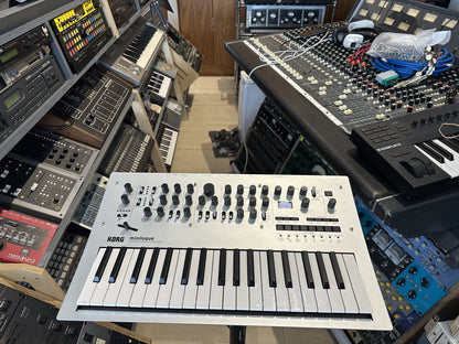 Korg minilogue analog synthesizer