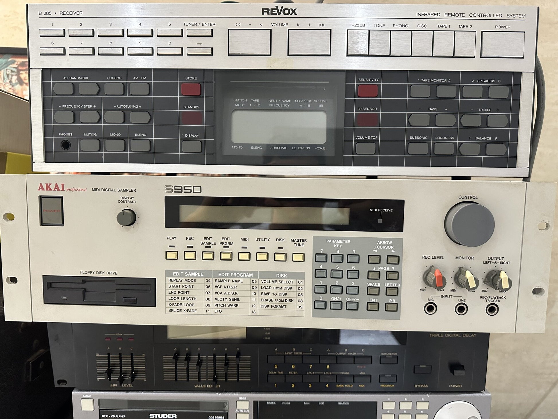 Akai S950 12-bit rackmount sampler