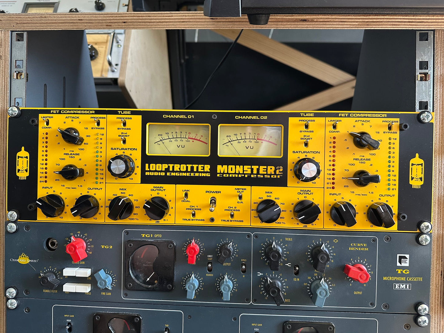 Looptrotter Monster 2 compressor front panel