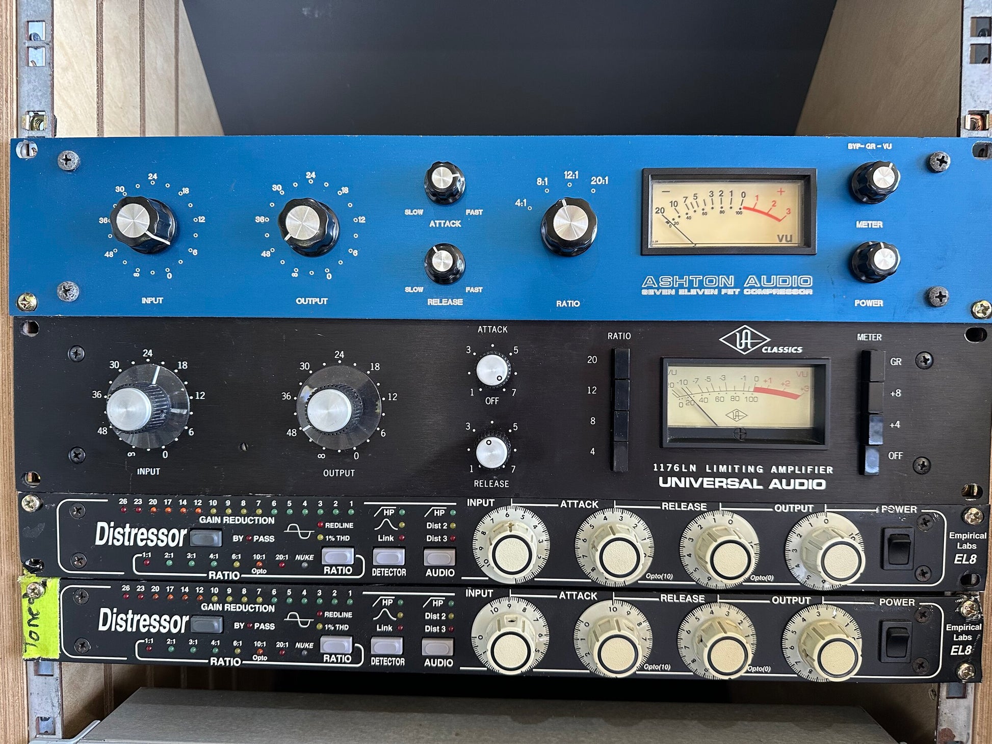 Universal Audio 1176LN limiting amplifier front panel